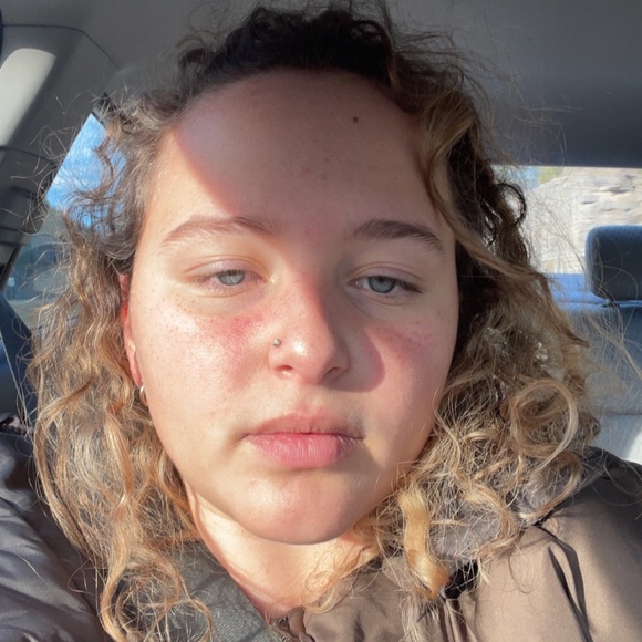 Meet your Posher, Juliana - Picture 2 of 5